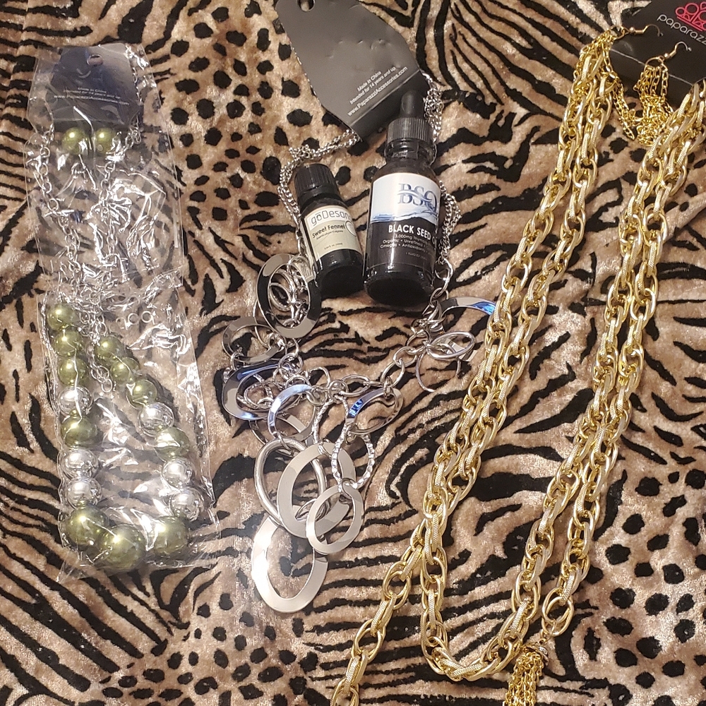 3 necklace sets and 1 Blackseed and 1 sweet fennel essentialnoil